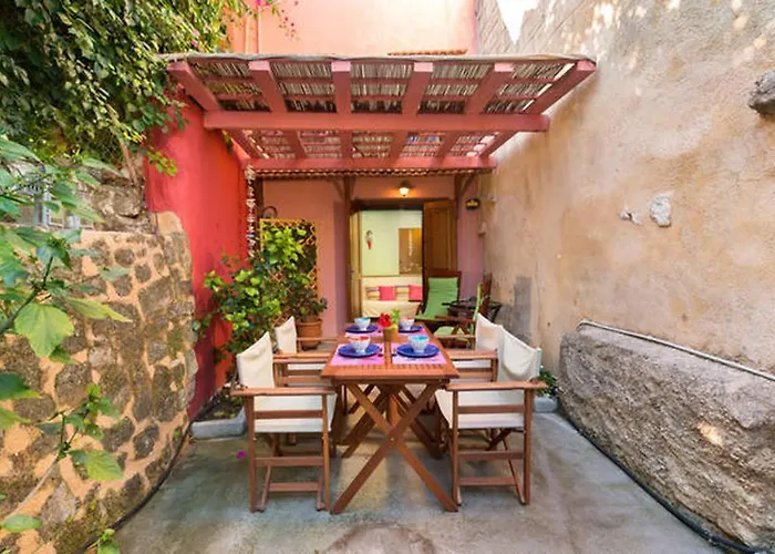 펜션 Old Town House With Garden, Fully Equipped & Peaceful *