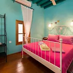 Old Town House With Garden, Fully Equipped & Peaceful Holiday home *