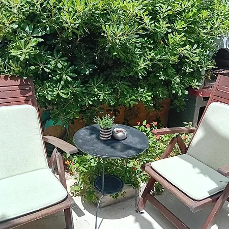 Old Town House With Garden, Fully Equipped & Peaceful *