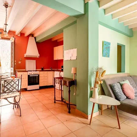 Vakantiehuis Old Town House With Garden, Fully Equipped & Peaceful