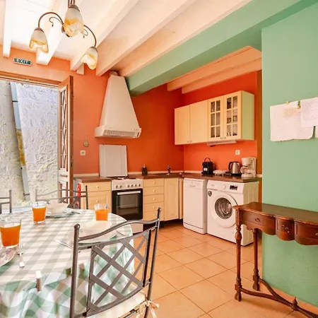 Old Town House With Garden, Fully Equipped & Peaceful Родос