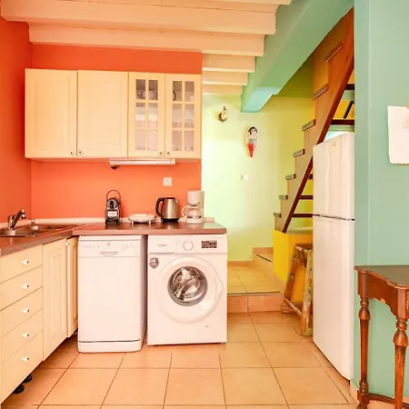 Old Town House With Garden, Fully Equipped & Peaceful Дом отдыха