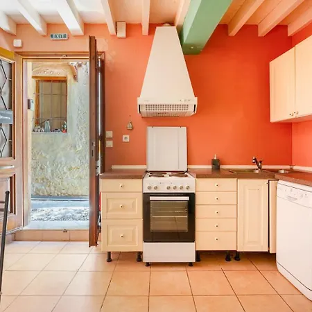 Vakantiehuis Old Town House With Garden, Fully Equipped & Peaceful *