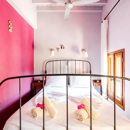 Old Town House With Garden, Fully Equipped & Peaceful Vakantiehuis Rhodes City