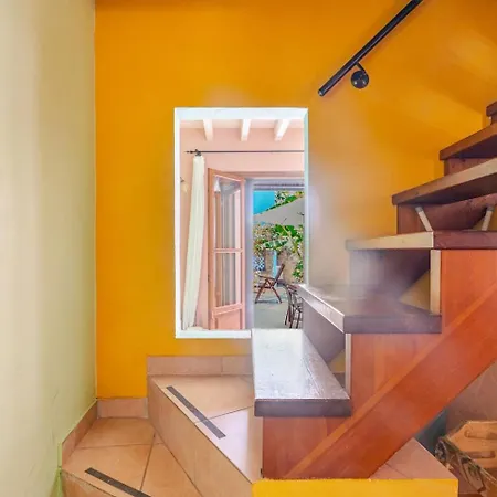Old Town House With Garden, Fully Equipped & Peaceful Дом отдыха *