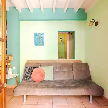 Old Town House With Garden, Fully Equipped & Peaceful Дом отдыха *