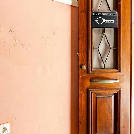 Old Town House With Garden, Fully Equipped & Peaceful * עיר רודוס