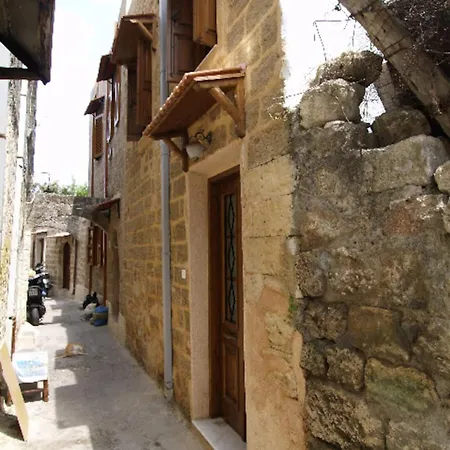 Old Town House With Garden, Fully Equipped & Peaceful Дом отдыха
