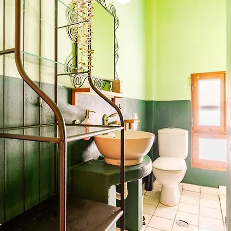 Old Town House With Garden, Fully Equipped & Peaceful Дом отдыха