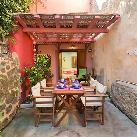 بيت للعطل Old Town House With Garden, Fully Equipped & Peaceful *