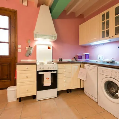 Old Town House With Garden, Fully Equipped & Peaceful Родос