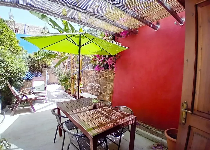 Old Town House With Garden, Fully Equipped & Peaceful *