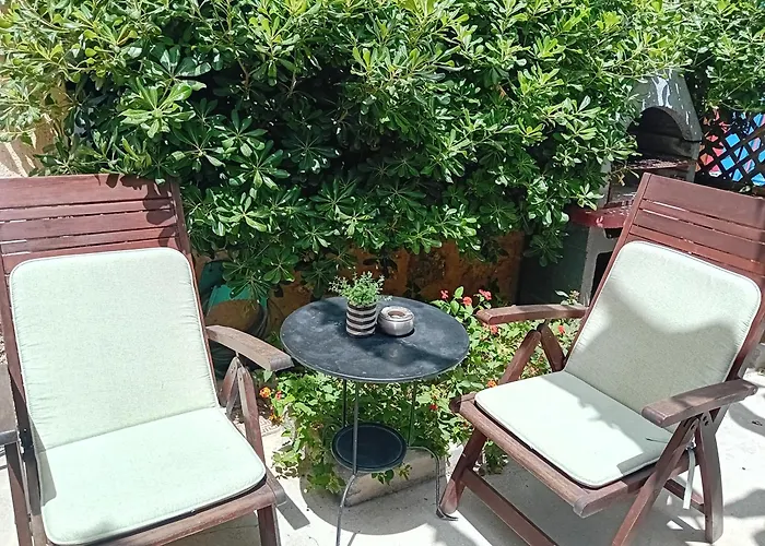 Old Town House With Garden, Fully Equipped & Peaceful *