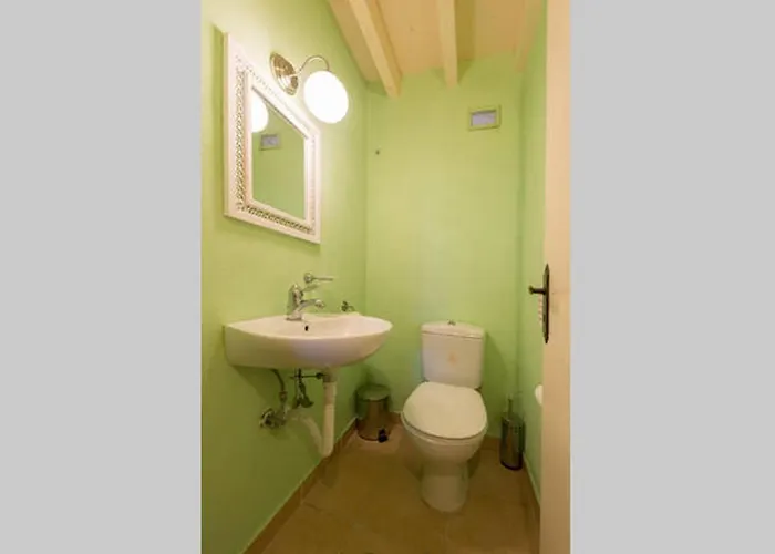 بيت للعطل Old Town House With Garden, Fully Equipped & Peaceful