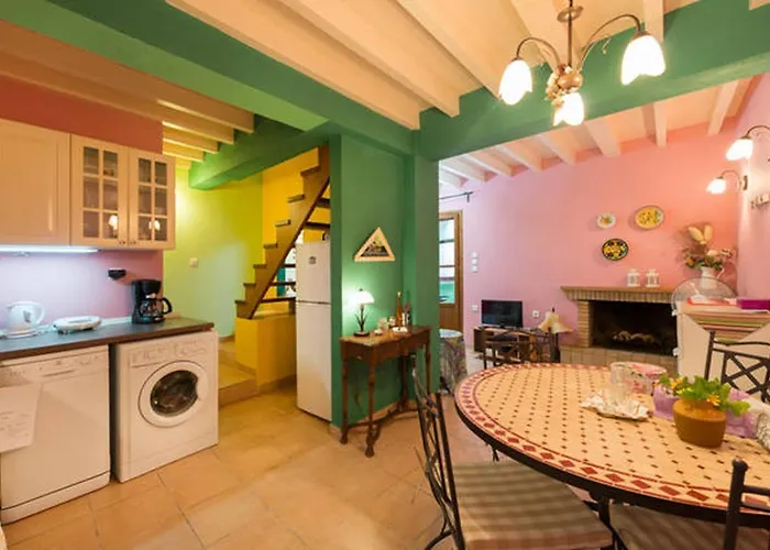 Old Town House With Garden, Fully Equipped & Peaceful Дом отдыха